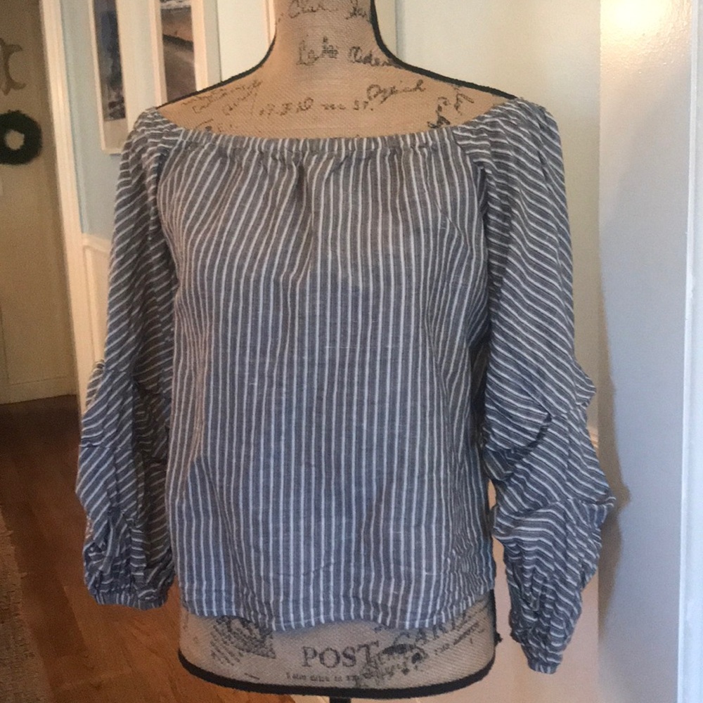 Super cute off the shoulder top size small